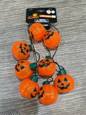 NWT Happy Halloween jumbo Pumpkin Jack-O'-Lantern flashing necklace